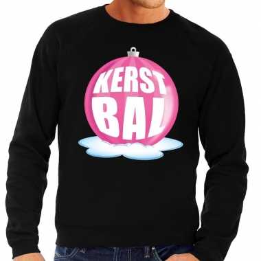 Foute kerstkersttrui kerstbal roze op zwarte sweater voor heren