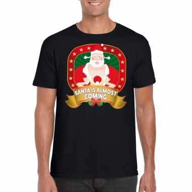 Shirt zwart santa is almost coming player kerstman voor mannen